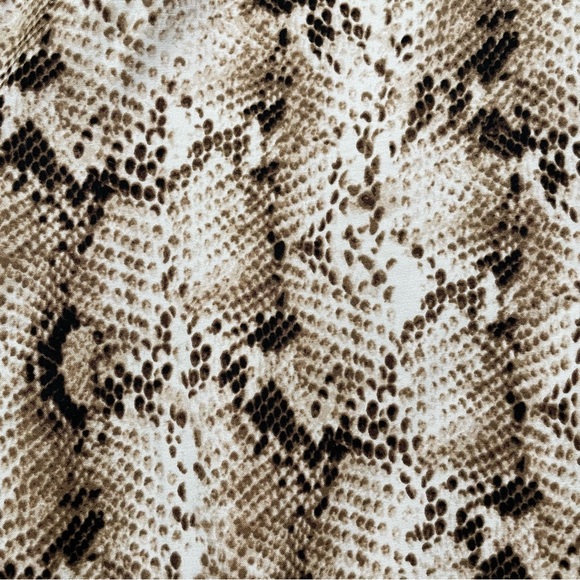 White House Black Market Snake Print Tapered Ankle City Pants Size 6 R - Picture 7 of 11